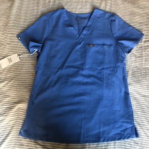Figs scrub top